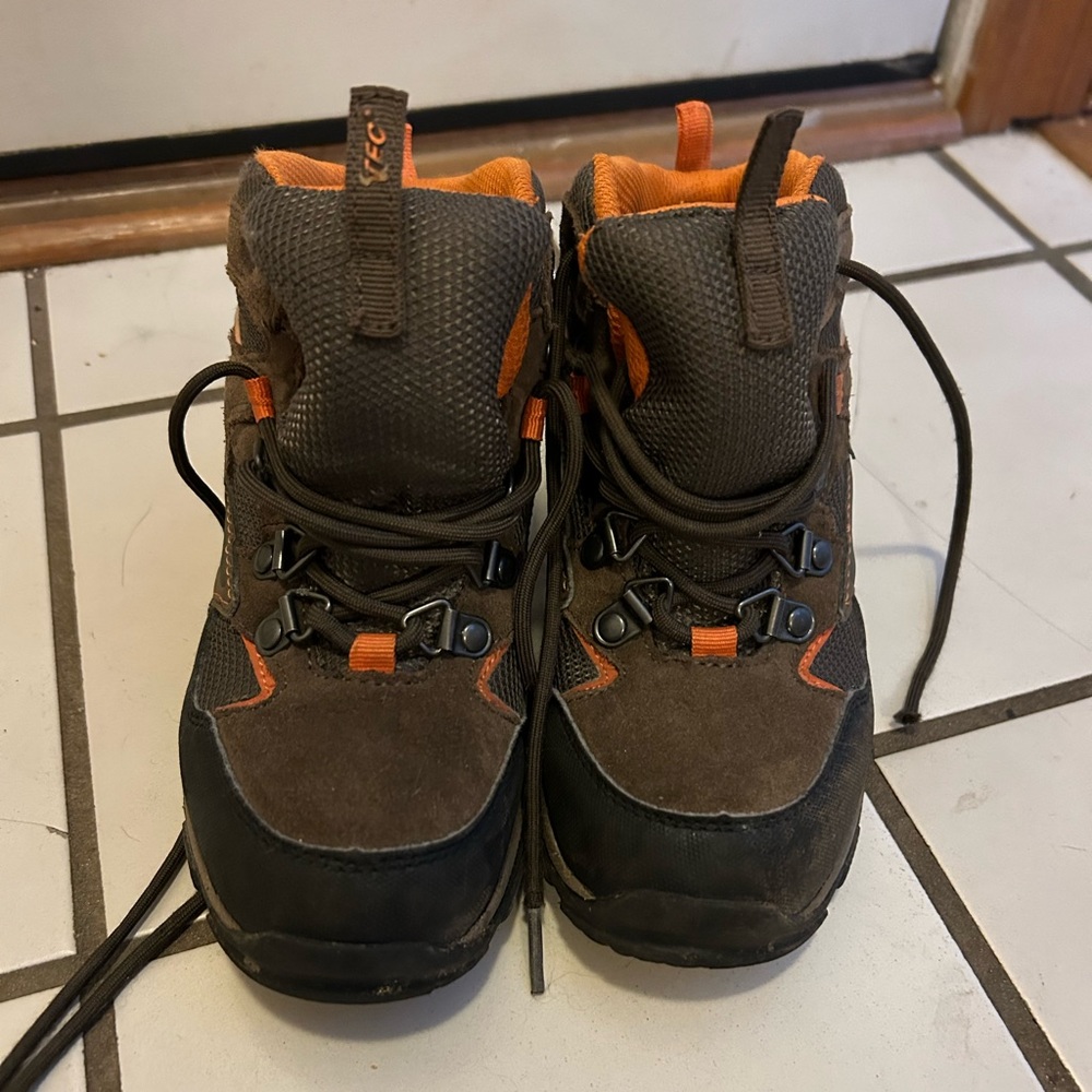 Size J13 HI-TECH water proof brown hiking boots